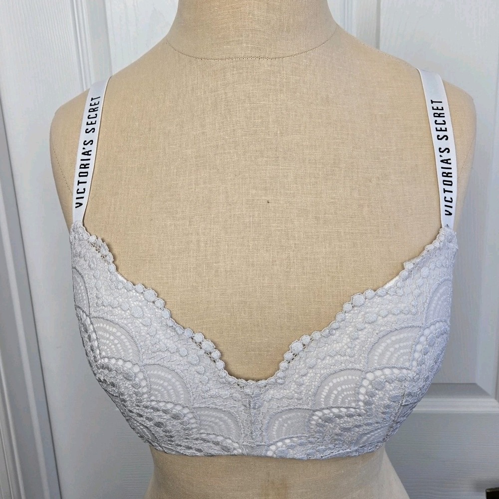 Victoria's Secret Gray Lace T-shirt Lightly Lined Wireless Bra Size 32DD‎ Logo